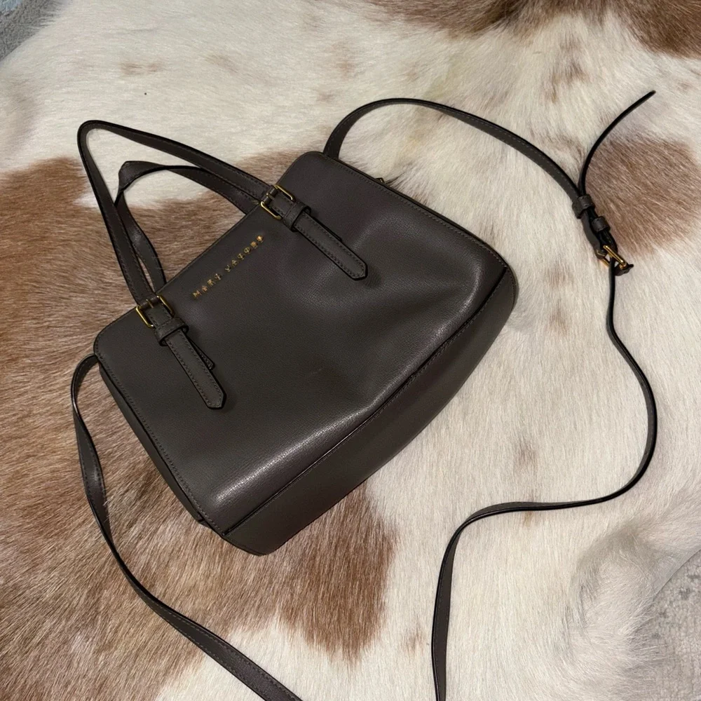 Marc Jacobs Elegant Taupe Handbag - Picture 1 of 9